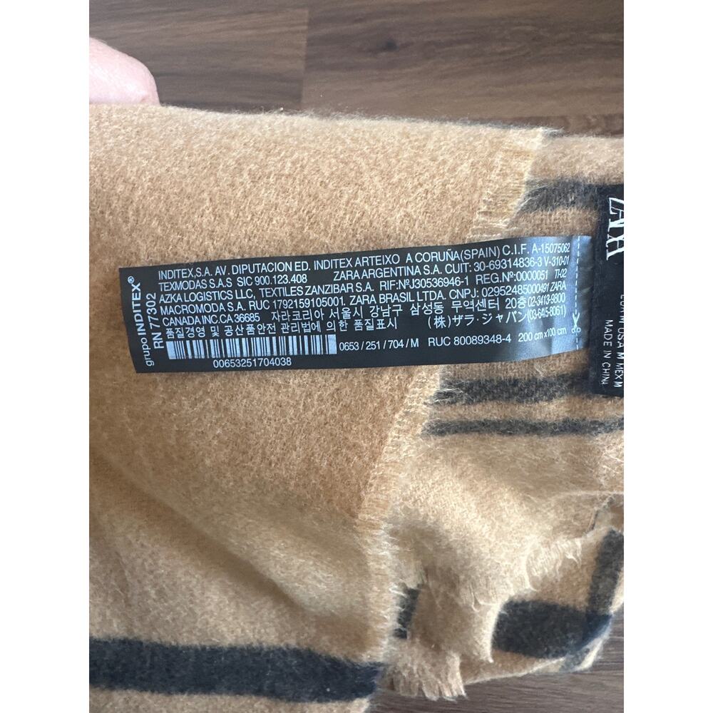 💥Zara Plaid Blanket Scarf USA Medium black and tan - Picture 4 of 9